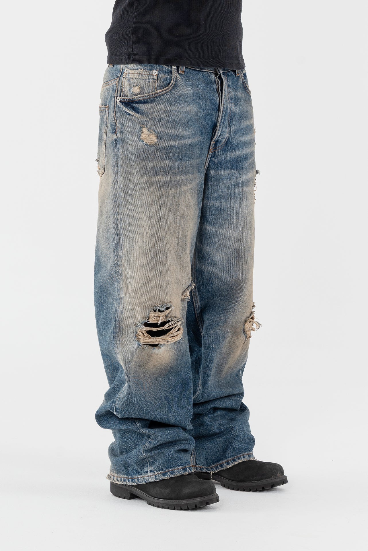 DIRTY JEANS