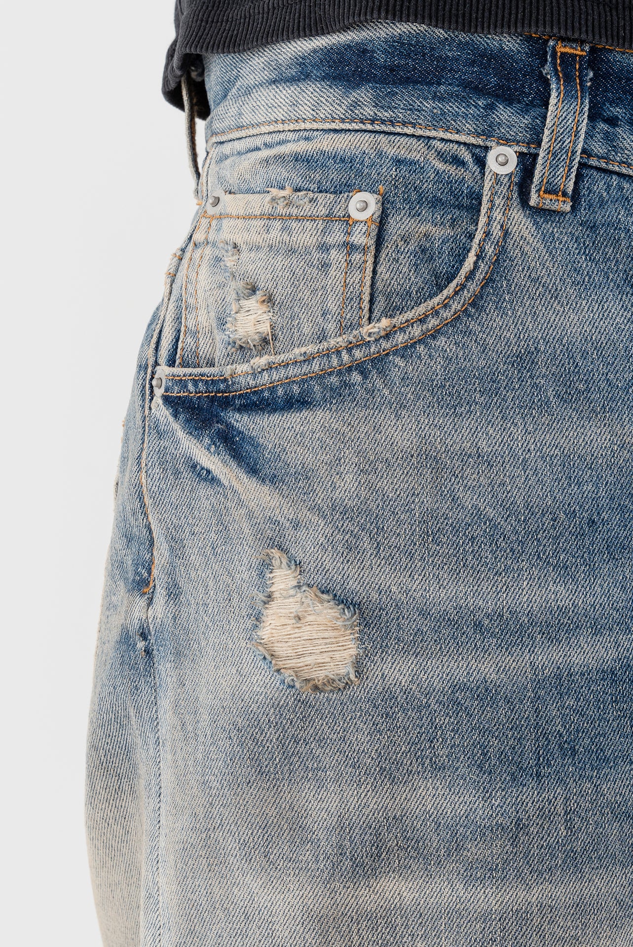 DIRTY JEANS