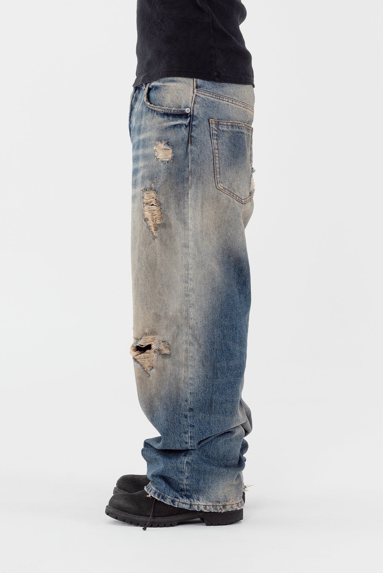 DIRTY JEANS